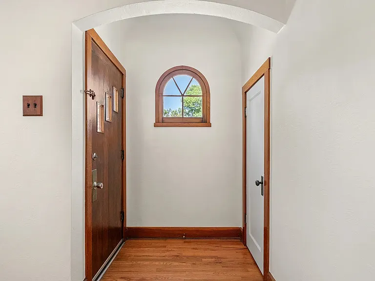 Front entryway with entry closet