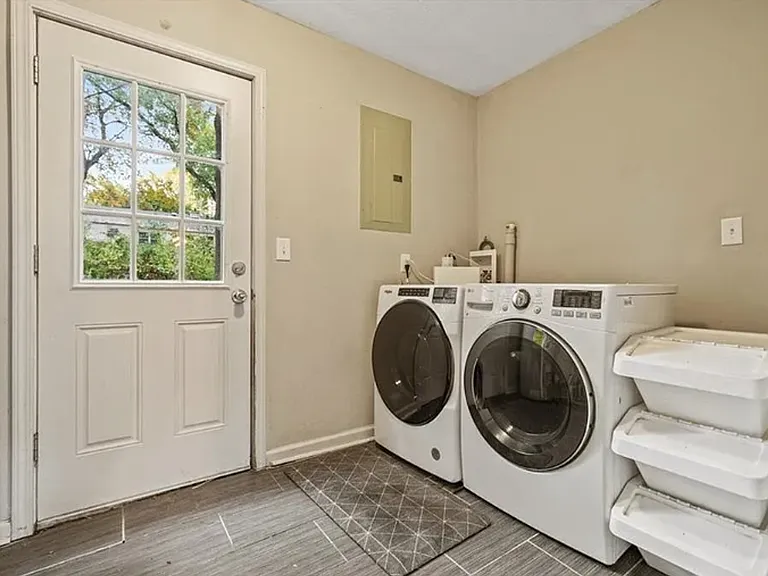 7632 Rainbow Dr — Photo 10