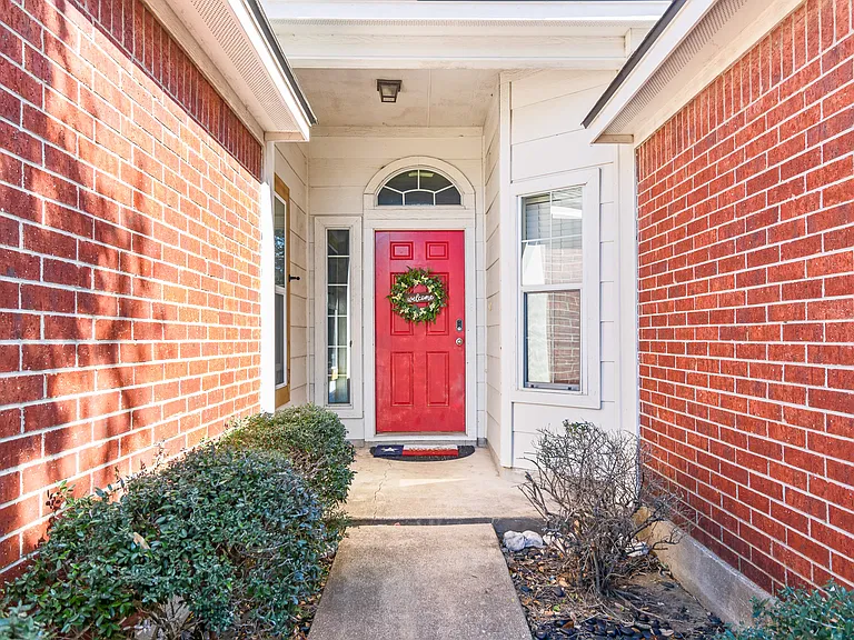3711 Meadow View Dr — Photo 2
