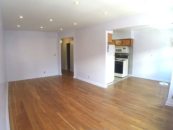 5th image of 2667 30th St #2