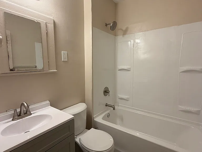 9025 Laisy Ave — Photo 7