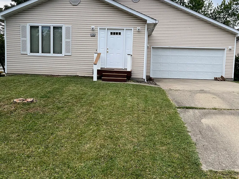 217 W Warnock St — Photo 3