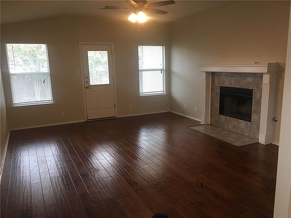 4th image of 400 McCarthur Dr