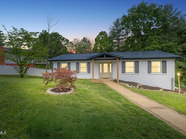 8 Brooklawn Ct, Johnson City, TN 37604