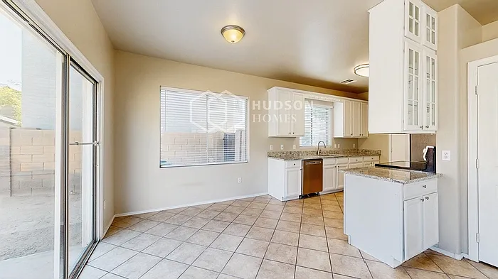 4018 W Irwin Ave — Photo 7
