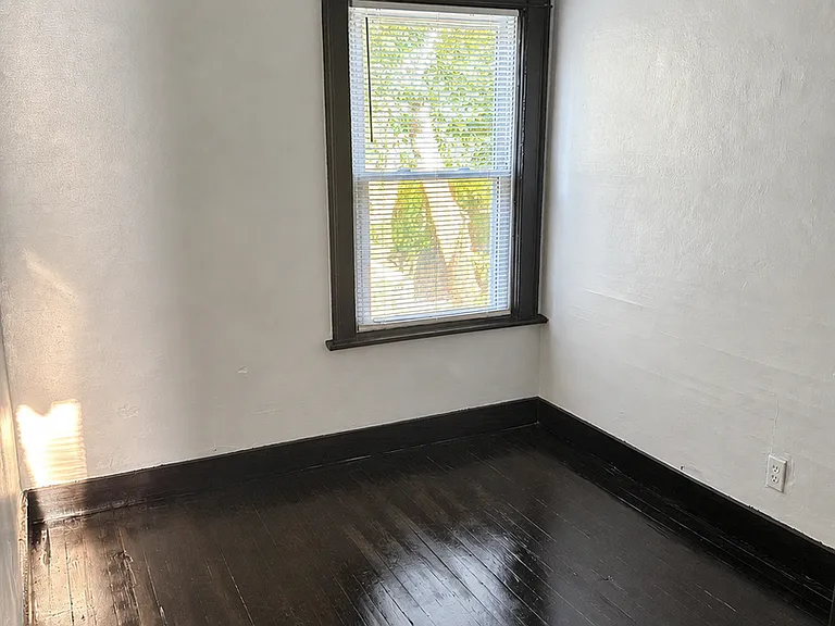 50-52 Winterroth St — Photo 13