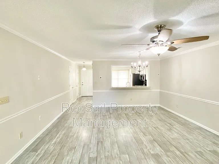 110 Souverain Lndg — Photo 9