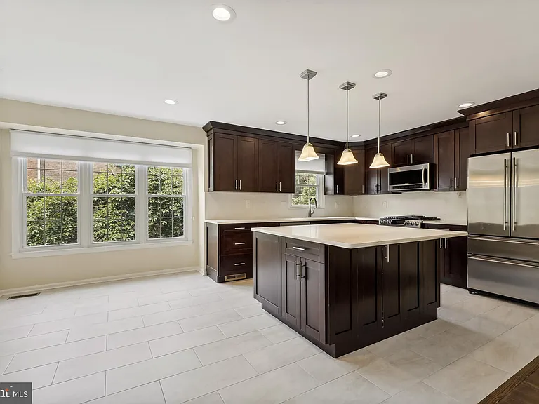 7230 Taveshire Way — Photo 9