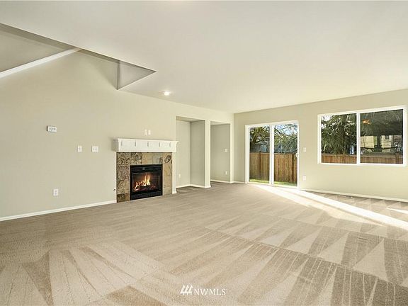 5th image of 1428 32nd St NE
