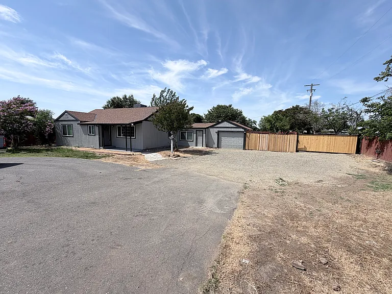 9347 Kiefer Blvd — Photo 2