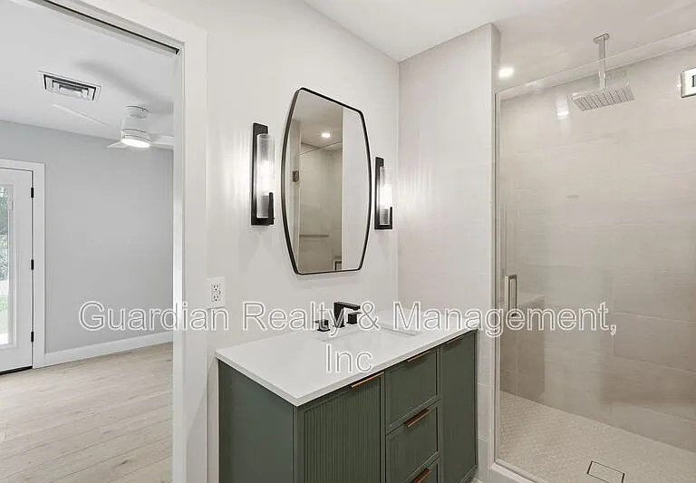 6819 E Paradise Pkwy — Photo 27