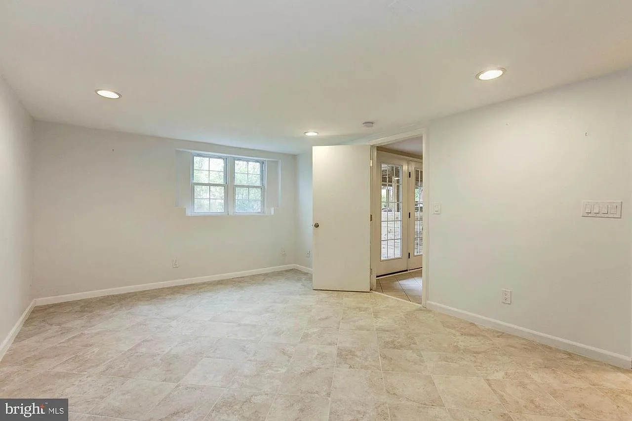 8518 58th Ave — Photo 3