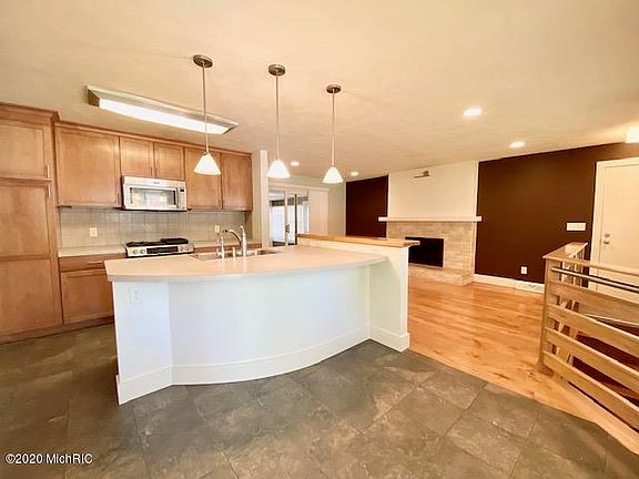 3rd image of 6085 Del Cano Dr SE