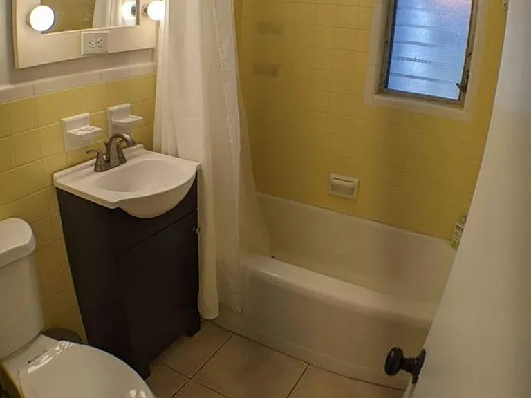 1637 Devonshire Ln — Photo 8