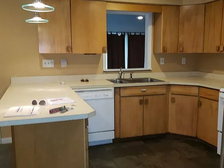 117 N Hillsdale Dr — Photo 10