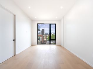 31-16 21st St #3H, Astoria, NY 11106