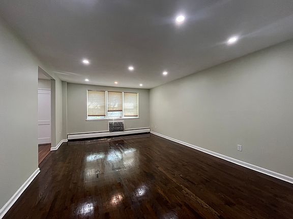 4th image of 1070 E 59th St Floor 2
