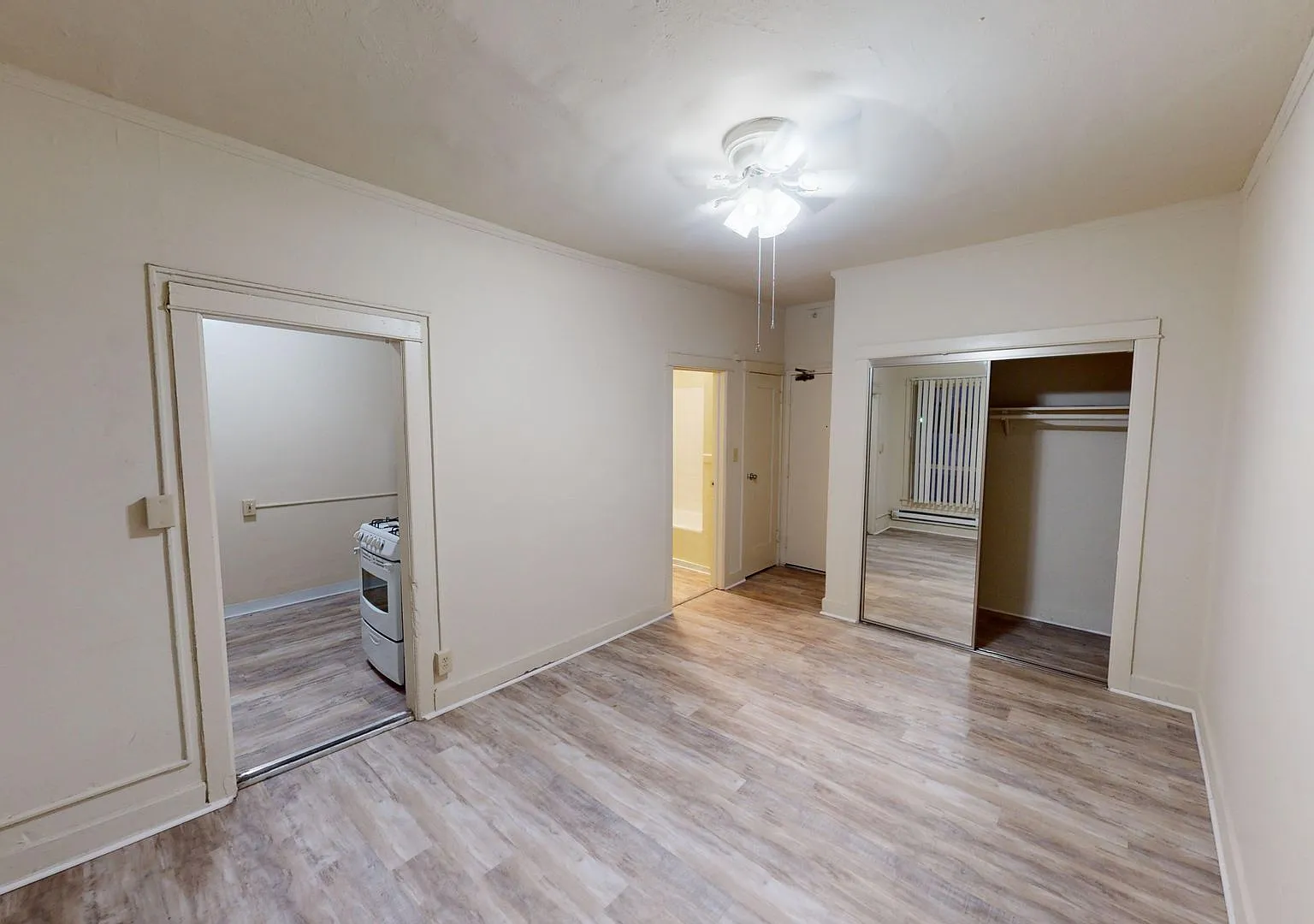 2532 DALY STREET — Photo 4