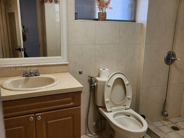 160 Royal Palm Rd #215 — Photo 2