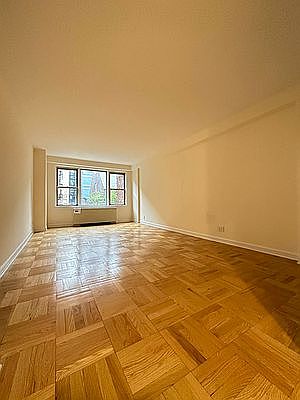 4th image of 301 W 45th St #403
