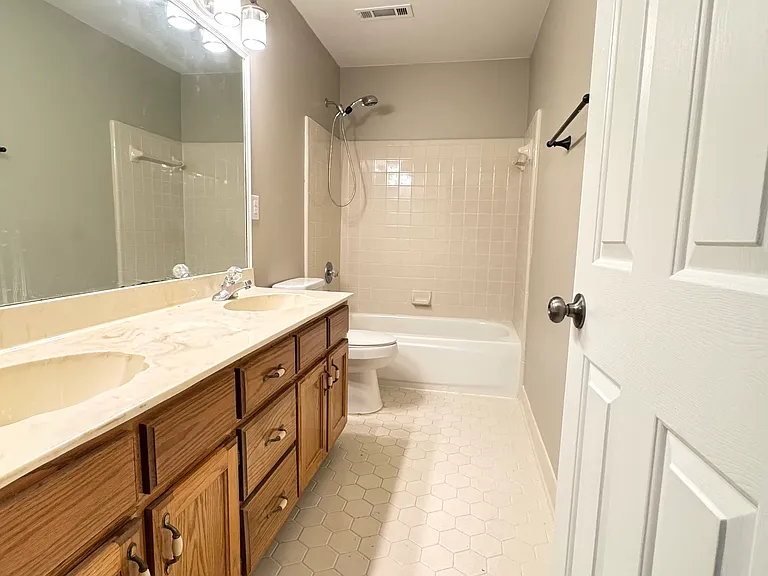 Pine Point Dr — Photo 8