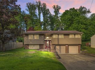 721 Pine Valley Dr, Pittsburgh, PA 15239