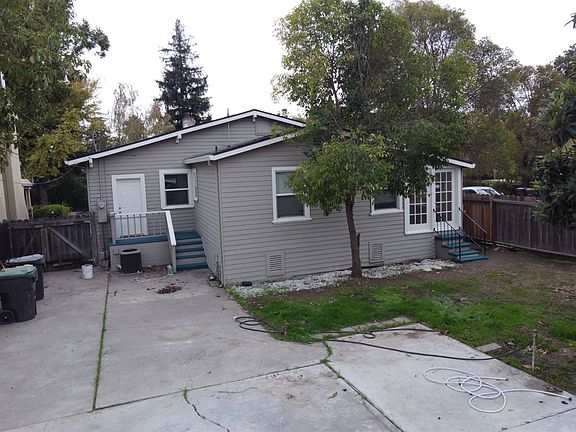 4th image of 1015 W Willow St