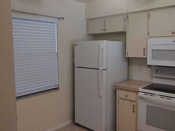 5th image of 3399 Mermoor Dr APT 207