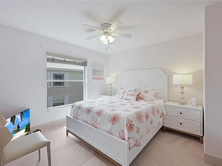 881 Gulf Pavilion Dr #201 — Photo 5