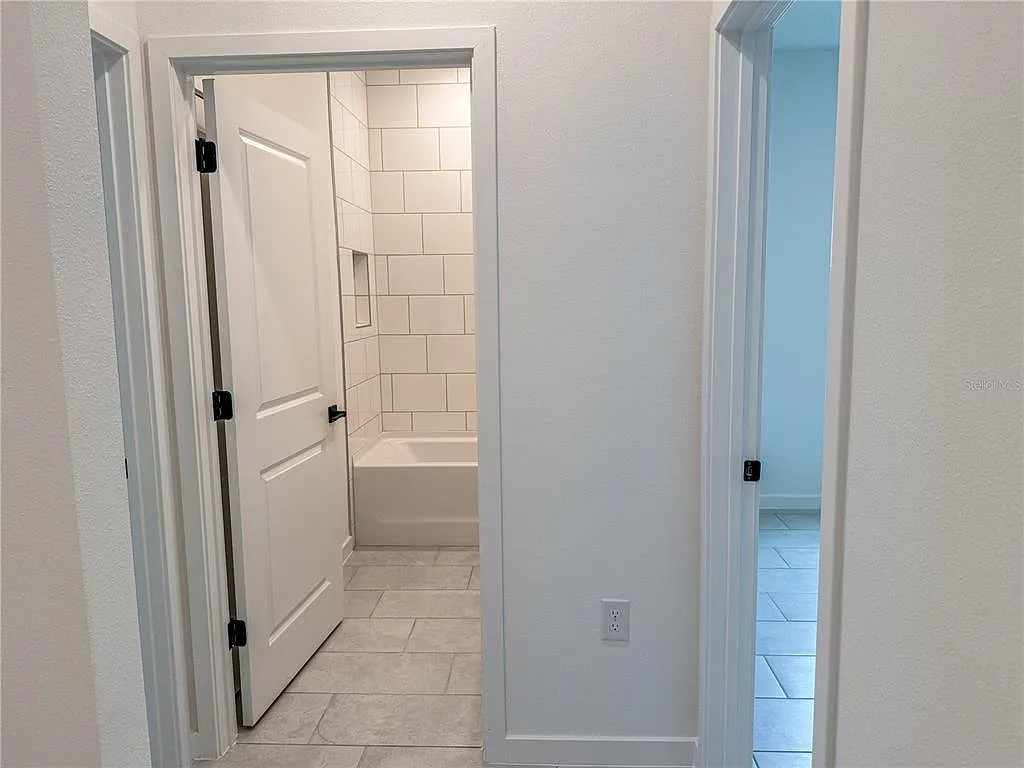 3 bed, 2.0 bath, 1742 sqft, $2,500 — Photo 4