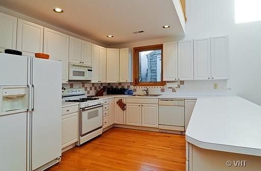 5th image of 3328 N Sheffield Ave APT 6