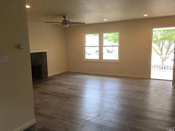 2nd image of 2782 Cypress St