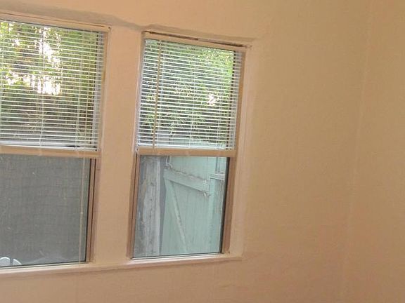 4th image of 806 3/5 N Poinsettia Pl