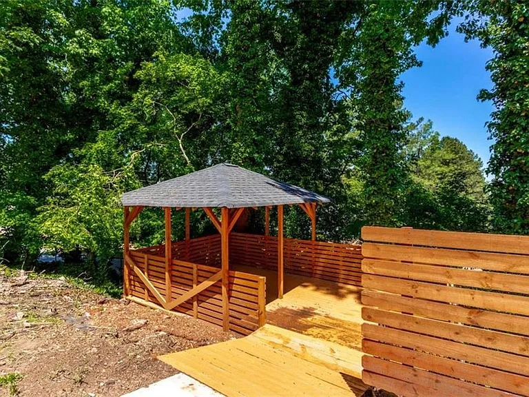 517 Hascall Rd NW — Photo 14