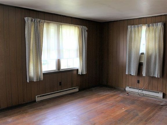 5th image of 29256 Davis Dr