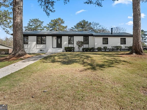 2nd image of 1024 Normandy Rd