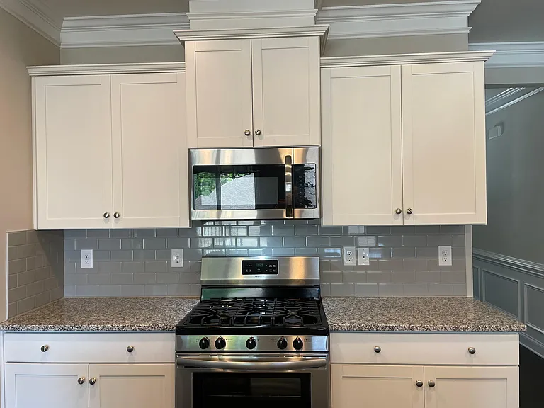 Stainless appliances. Gas stove!