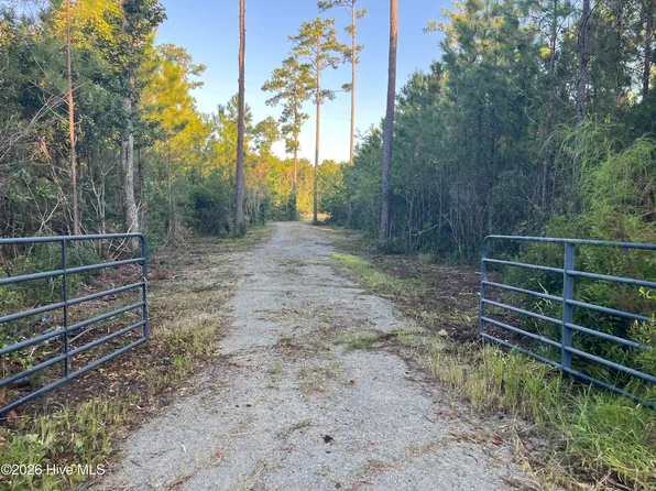 555 Upper Neck Road, Bayboro, NC 28515