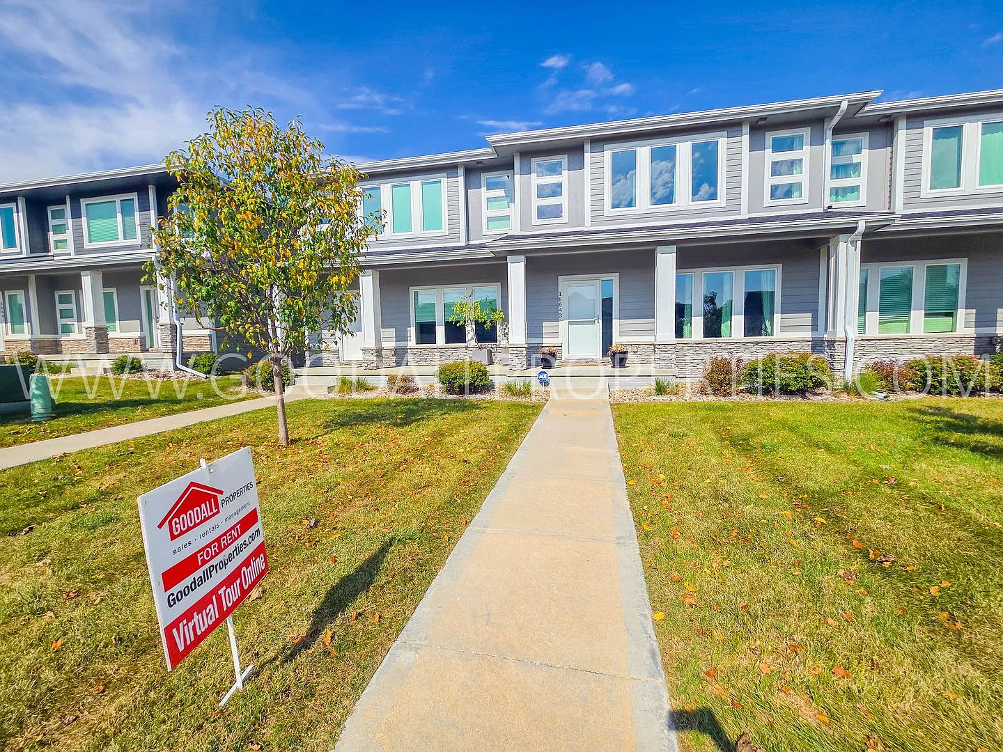 3 Bedroom Clive Townhome | Waukee Schools | 2-Car Garage — Photo 1