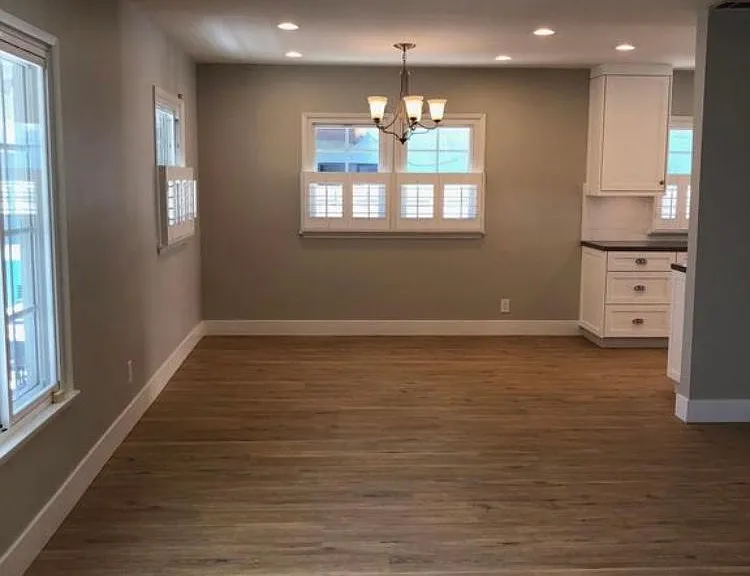 413 W Acacia Ave — Photo 4