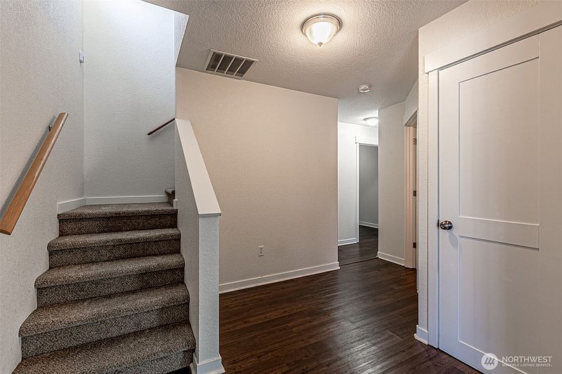2nd image of 1624 Springfield Court NE