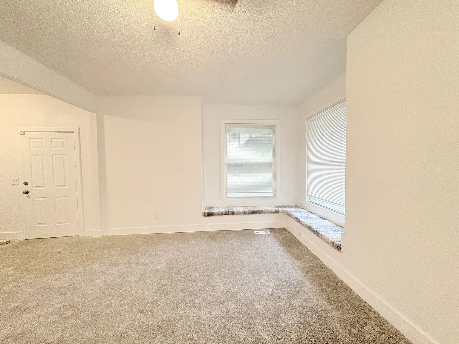 4 bed, 1458 sqft, $1,325 — Photo 2