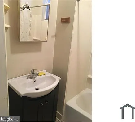 2 bed, 900 sqft, $1,600 — Photo 4