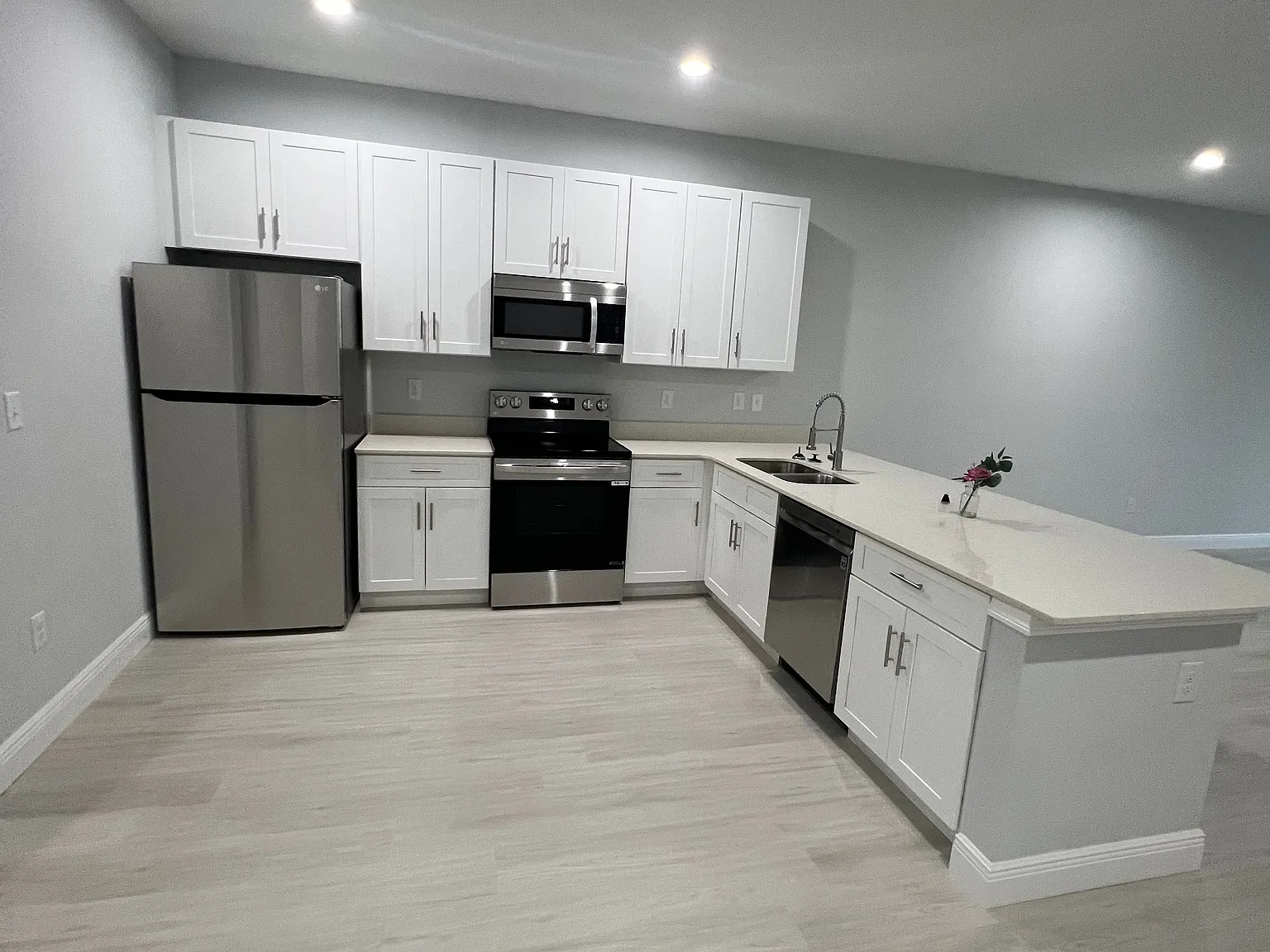 3 bed, 1677 sqft, $1,900 — Photo 4