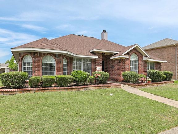 2nd image of 5016 Cedar Elm Dr
