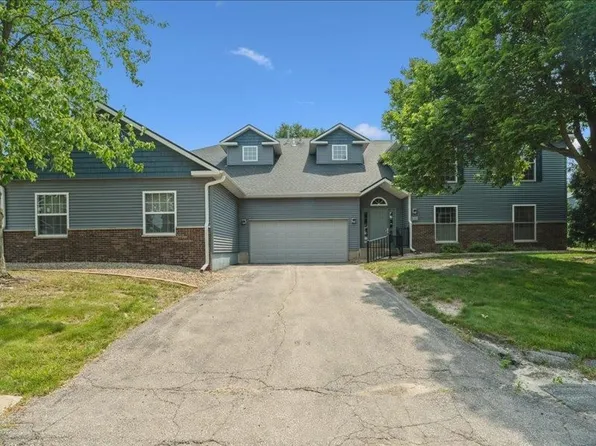 4625 Westchester Dr NE Unit D, Cedar Rapids, IA 52402