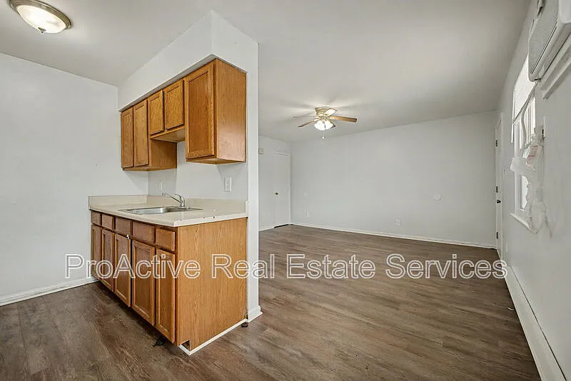 2 bed, 1.0 bath, 819 sqft, $1,350 — Photo 4