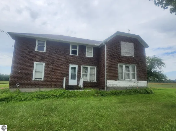 2715 Meadow Rd, Tawas City, MI 48763