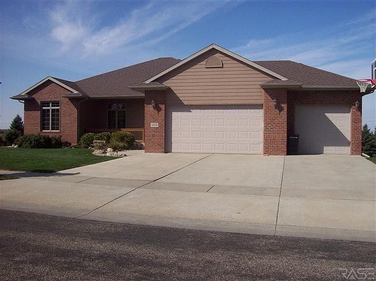 1st image of 1608 W Wicklow Ln
