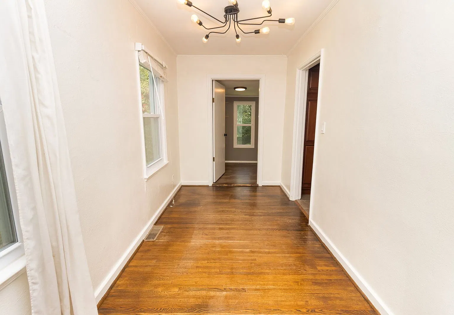 3 bed, 2.0 bath, 1417 sqft, $1,925 — Photo 4